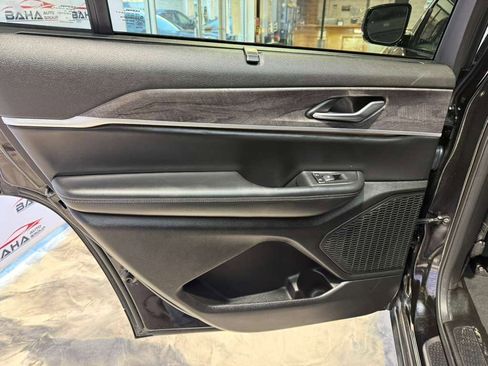 Used 2024 Jeep Grand Cherokee L Limited w/ Luxury Tech Group II AWD/4WD image 39