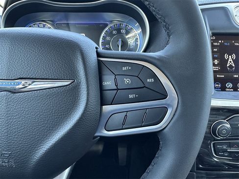 Certified 2022 Chrysler 300 Touring image 23