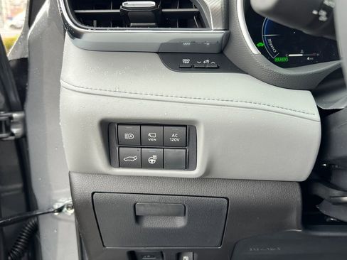 New 2026 Toyota Highlander Platinum image 16