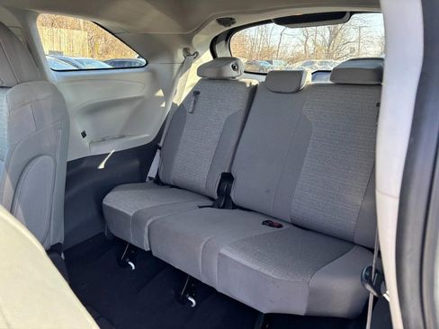 Used 2024 Toyota Sienna LE image 16