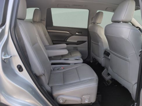 Used 2018 Toyota Highlander Limited Platinum image 18