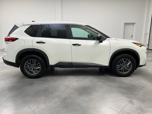Used 2024 Nissan Rogue S FWD image 10