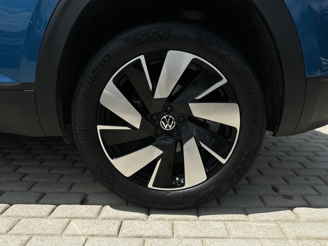 Used 2024 Volkswagen Atlas Cross Sport SE FWD image 14