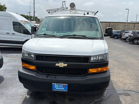 Used 2019 Chevrolet Express 3500 w/ Driver Convenience Package RWD image 2