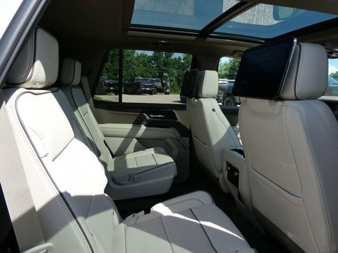 New 2026 GMC Yukon Denali w/ Denali Reserve Package AWD/4WD image 13