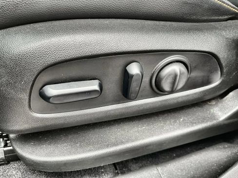Used 2021 Chevrolet Equinox Premier AWD/4WD image 17
