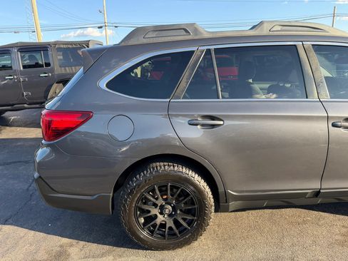 Used 2018 Subaru Outback 2.5i Premium AWD/4WD image 44