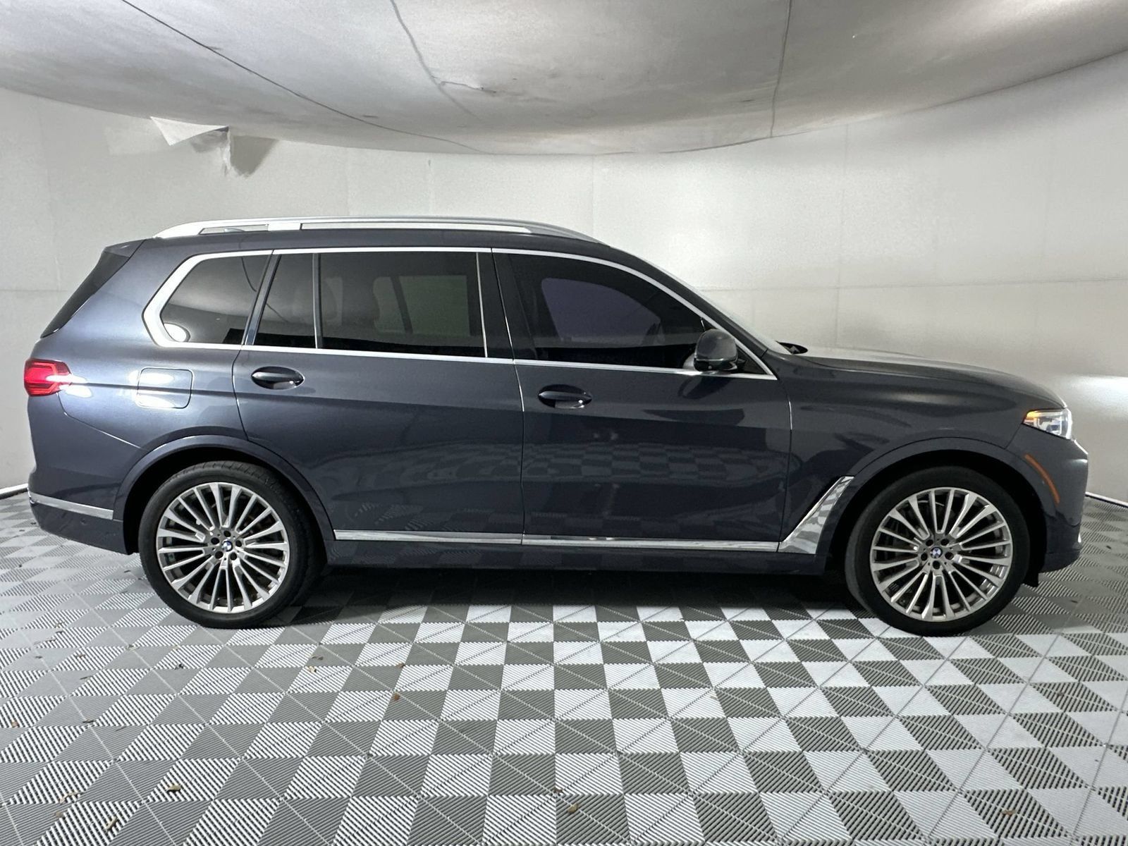 Used 2019 BMW X7 xDrive50i w/ Executive Package AWD/4WD image 9