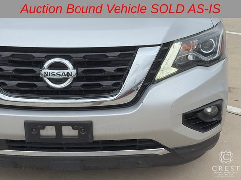 Used 2018 Nissan Pathfinder Platinum FWD image 3