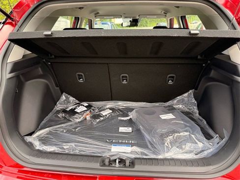 Used 2025 Hyundai Venue SE image 17