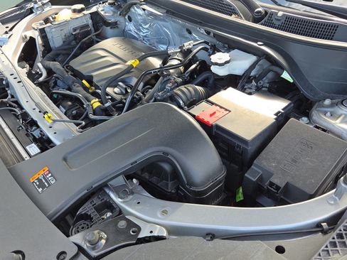 Used 2025 Chevrolet Trax RS FWD image 20