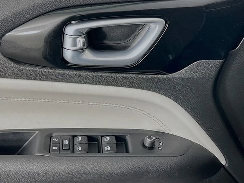 Used 2025 Jeep Compass Limited image 18