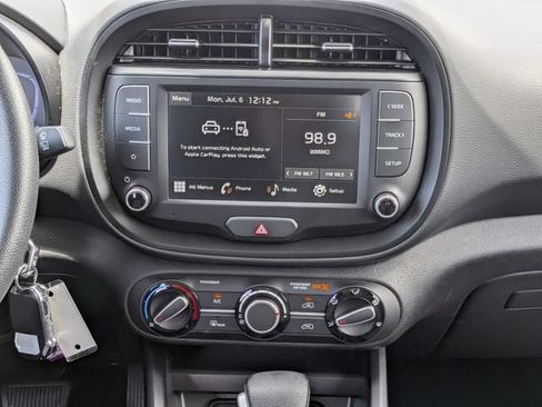 Certified 2025 Kia Soul LX w/ LX Technology Package FWD image 17