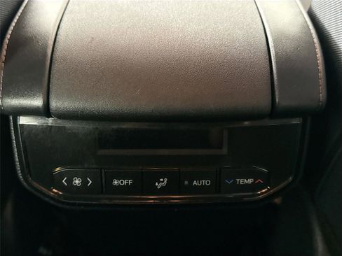 Certified 2025 Toyota Highlander LE FWD image 33