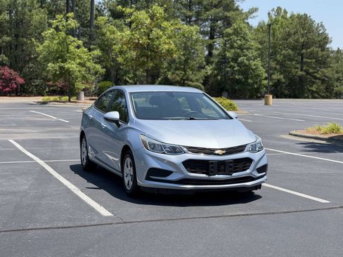 Used 2018 Chevrolet Cruze LS FWD image 3