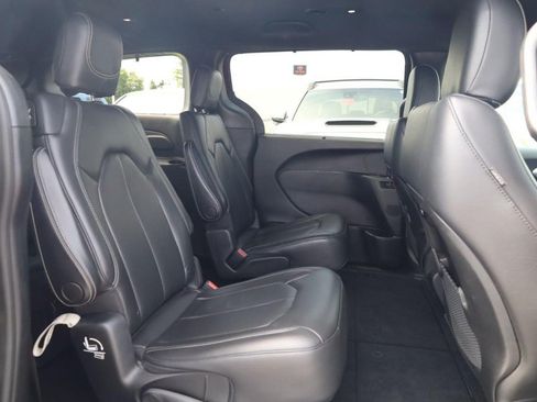 Used 2021 Chrysler Pacifica Touring-L w/ Premium & Safety Sphere Group FWD image 22