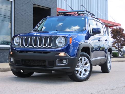 Used 2018 Jeep Renegade Latitude w/ UConnect 8.4 Nav Group FWD image 7