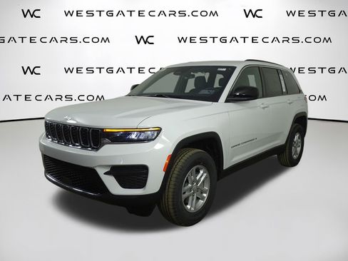 New 2025 Jeep Grand Cherokee Laredo image 1