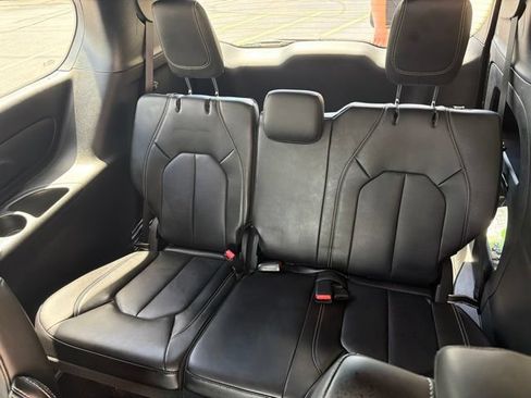 Used 2023 Chrysler Pacifica Touring-L w/ S Appearance Package FWD image 16