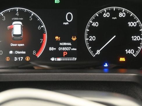 Used 2025 Honda Pilot Touring image 9