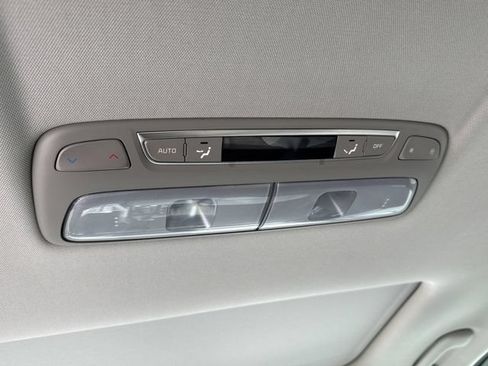 Used 2022 Kia Telluride S FWD image 19