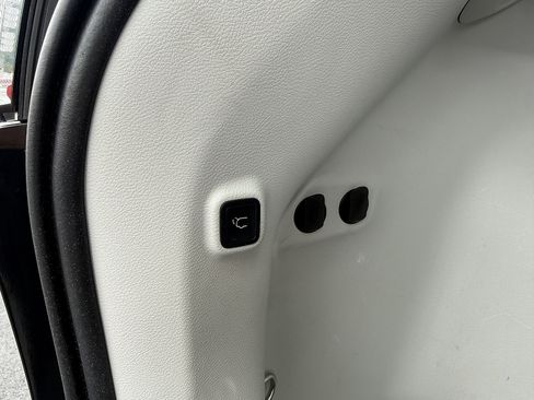 Used 2019 Jeep Cherokee Limited AWD/4WD image 17