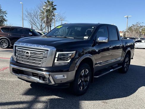 Certified 2022 Nissan Titan Platinum Reserve w/ Moonroof Package image 8