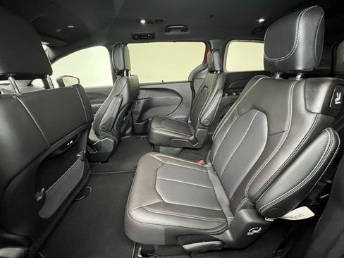 New 2026 Chrysler Pacifica Select FWD image 5