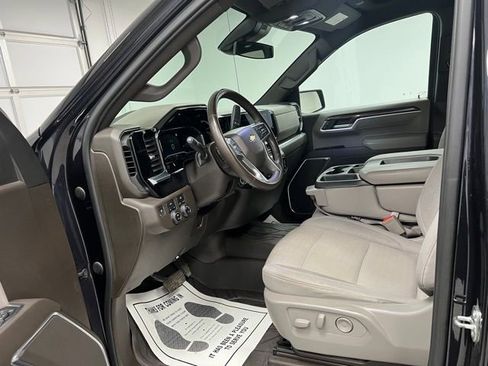 Used 2022 Chevrolet Silverado 1500 LT w/ Convenience Package II image 13