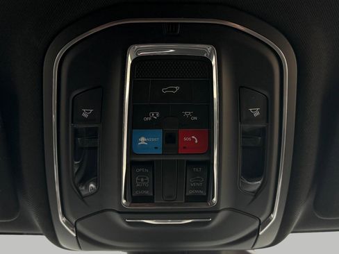 Used 2025 Jeep Grand Cherokee Laredo w/ Luxury Tech Group I AWD/4WD image 46