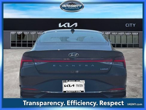 Used 2023 Hyundai Elantra Limited w/ Preferred Accessory Package FWD image 6
