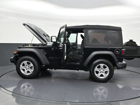 Used 2022 Jeep Wrangler Sport AWD/4WD image 31