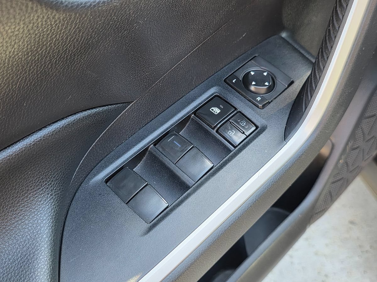 Used 2019 Toyota RAV4 LE w/ Carpet Mat Package FWD image 32