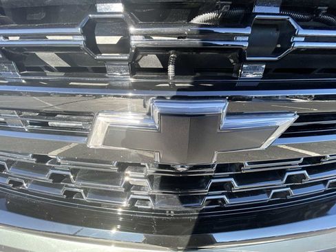 Used 2024 Chevrolet Suburban Z71 w/ Z71 Off-Road Package image 31