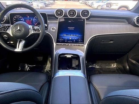 Used 2025 Mercedes-Benz GLC 300 4MATIC image 12