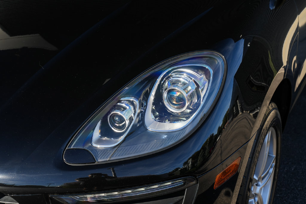 Certified 2018 Porsche Macan AWD/4WD image 7