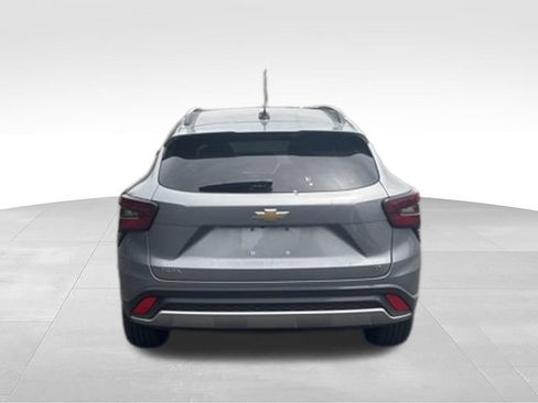 Used 2026 Chevrolet Trax LT FWD image 3