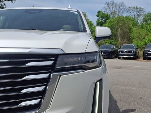 Used 2022 Cadillac Escalade Premium Luxury Platinum image 11