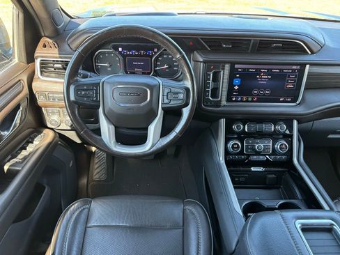 Used 2021 GMC Yukon Denali w/ Denali Premium Package image 11