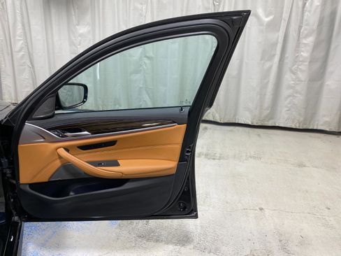 Certified 2023 BMW M550i xDrive w/ Executive Package image 21