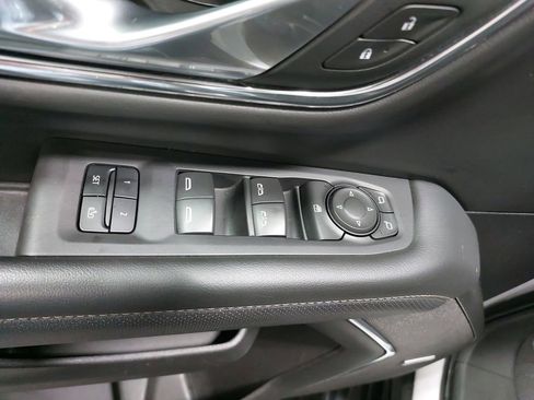 Used 2024 GMC Yukon XL SLT image 29