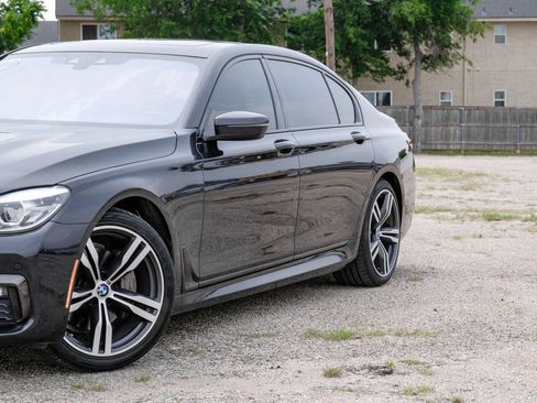 Used 2018 BMW 740i image 7