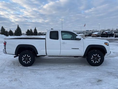 Used 2023 Toyota Tacoma TRD Off-Road image 4