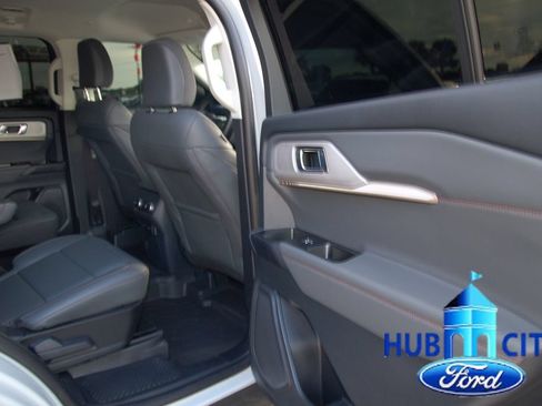 Used 2025 Ford Explorer Active w/ Active Comfort Package RWD image 15