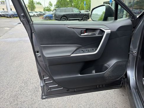 Used 2022 Toyota RAV4 SE w/ Convenience Package AWD/4WD image 26