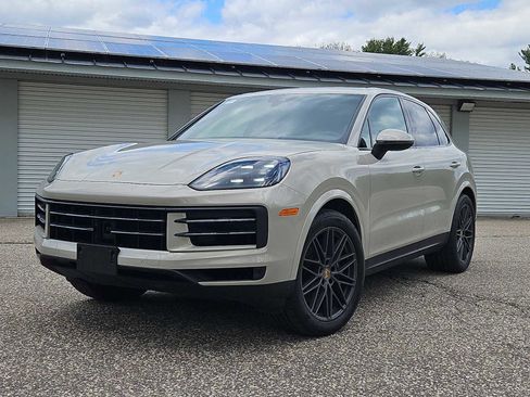 Certified 2024 Porsche Cayenne AWD/4WD image 1