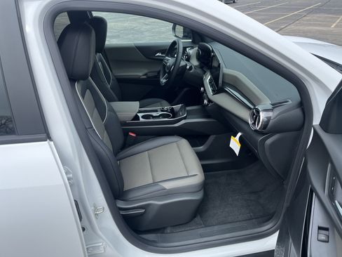 Used 2026 Chevrolet Equinox LT w/ Convenience Package II image 15