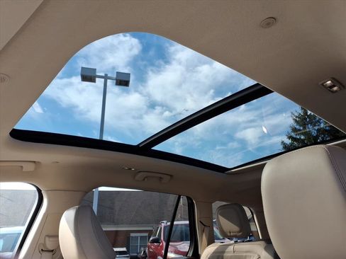 Certified 2023 Lincoln Aviator Reserve w/ Equipment Group 201A image 4