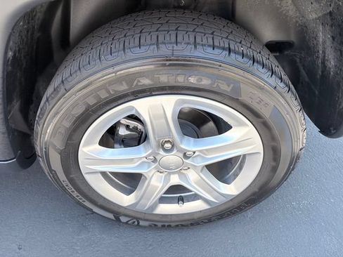 Used 2023 Jeep Compass Latitude AWD/4WD image 24