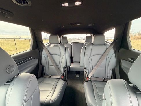 Used 2024 Buick Enclave Essence image 16